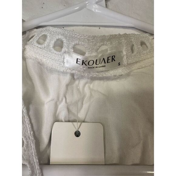 Ekouaer white maxi tie lace coverup, NWT, size small - Picture 4 of 6